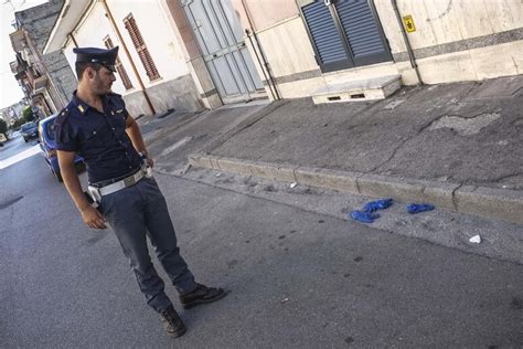 napoli ragazzo accoltellato difendeva rolex